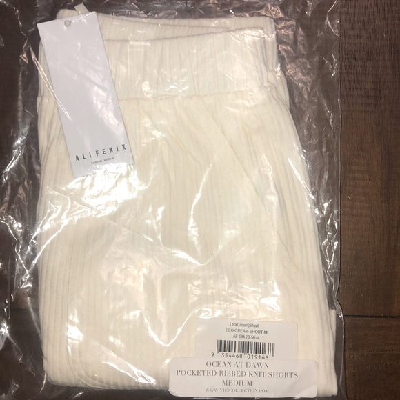 Final Price! CLOSEOUT! New in pkg cute ivory pocketed shorts - Picture 16 of 16